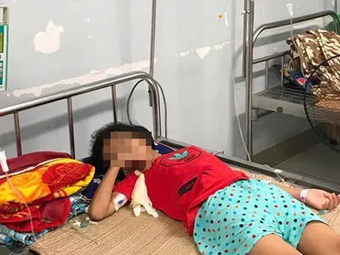 Uống nhầm axit rửa ắc quy, bé gái 11 tuổi nhập viện nguy kịch